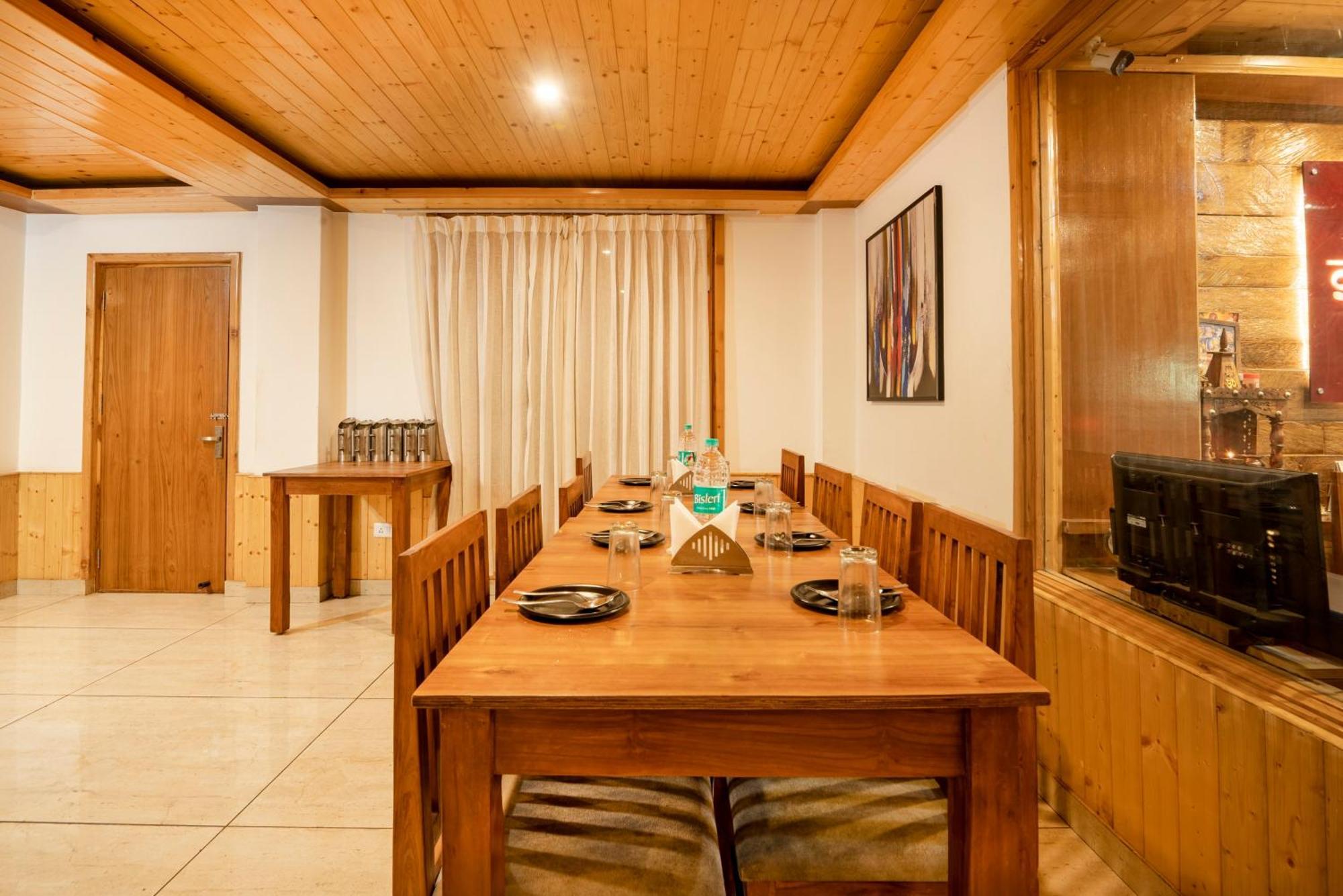 Treebo Premium Sattva With Mountain View Hotel Manali  Exterior photo
