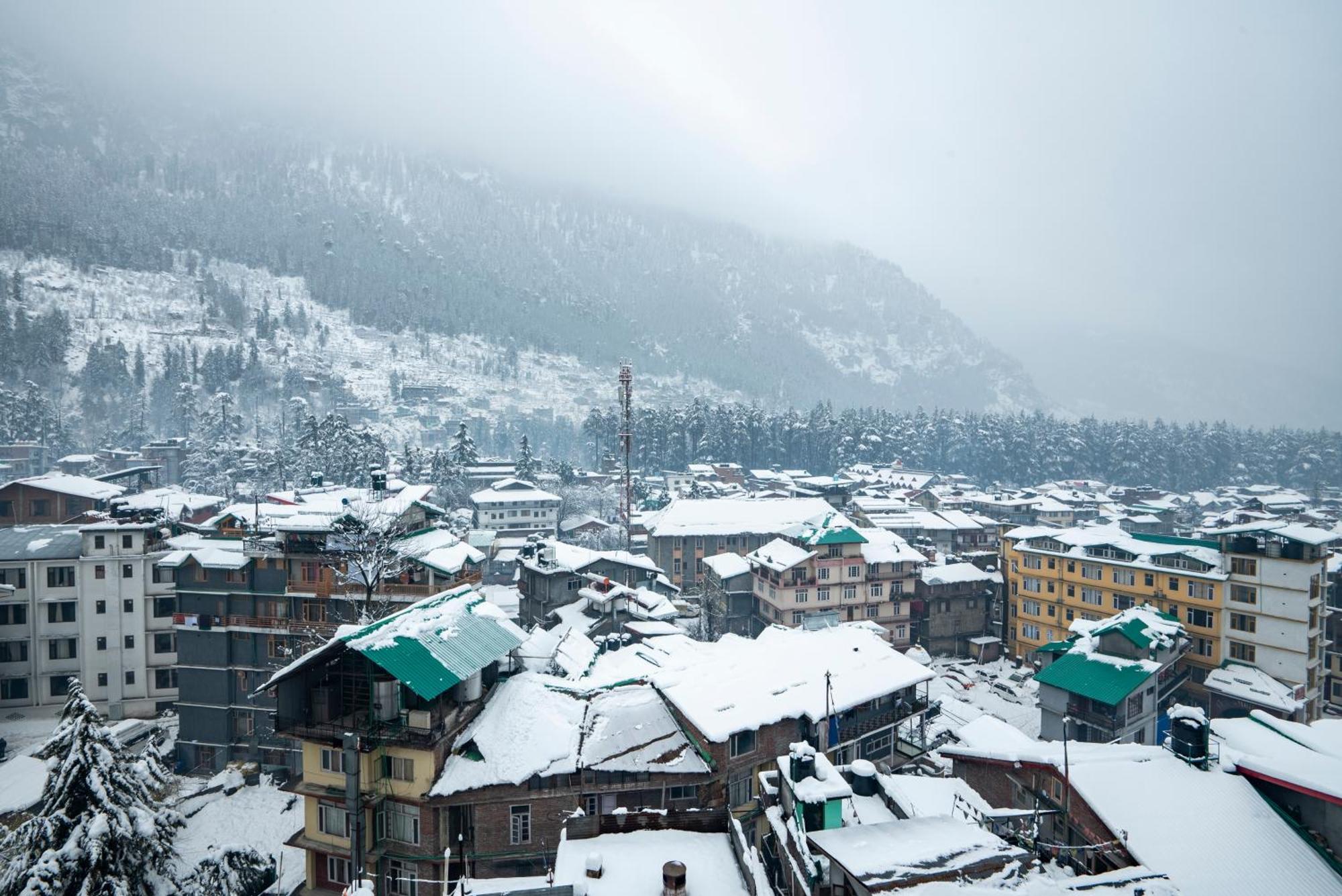 Treebo Premium Sattva With Mountain View Hotel Manali  Exterior photo