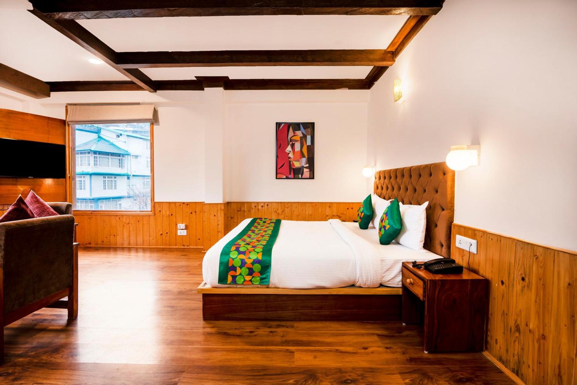 Treebo Premium Sattva With Mountain View Hotel Manali  Exterior photo