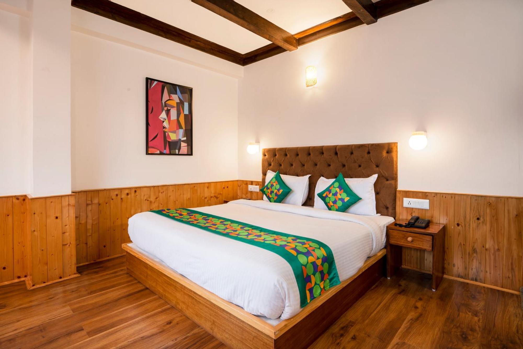 Treebo Premium Sattva With Mountain View Hotel Manali  Exterior photo