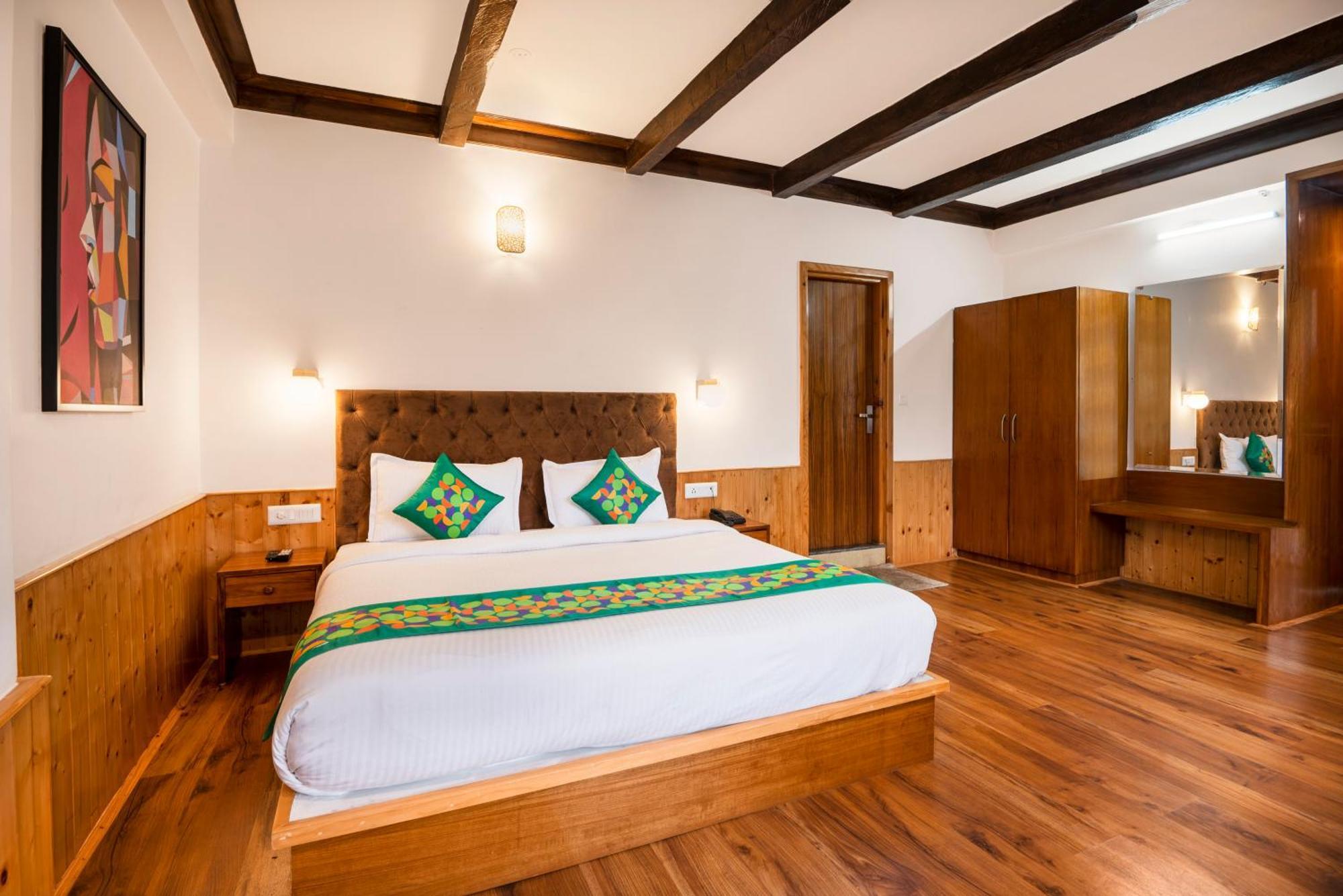 Treebo Premium Sattva With Mountain View Hotel Manali  Exterior photo