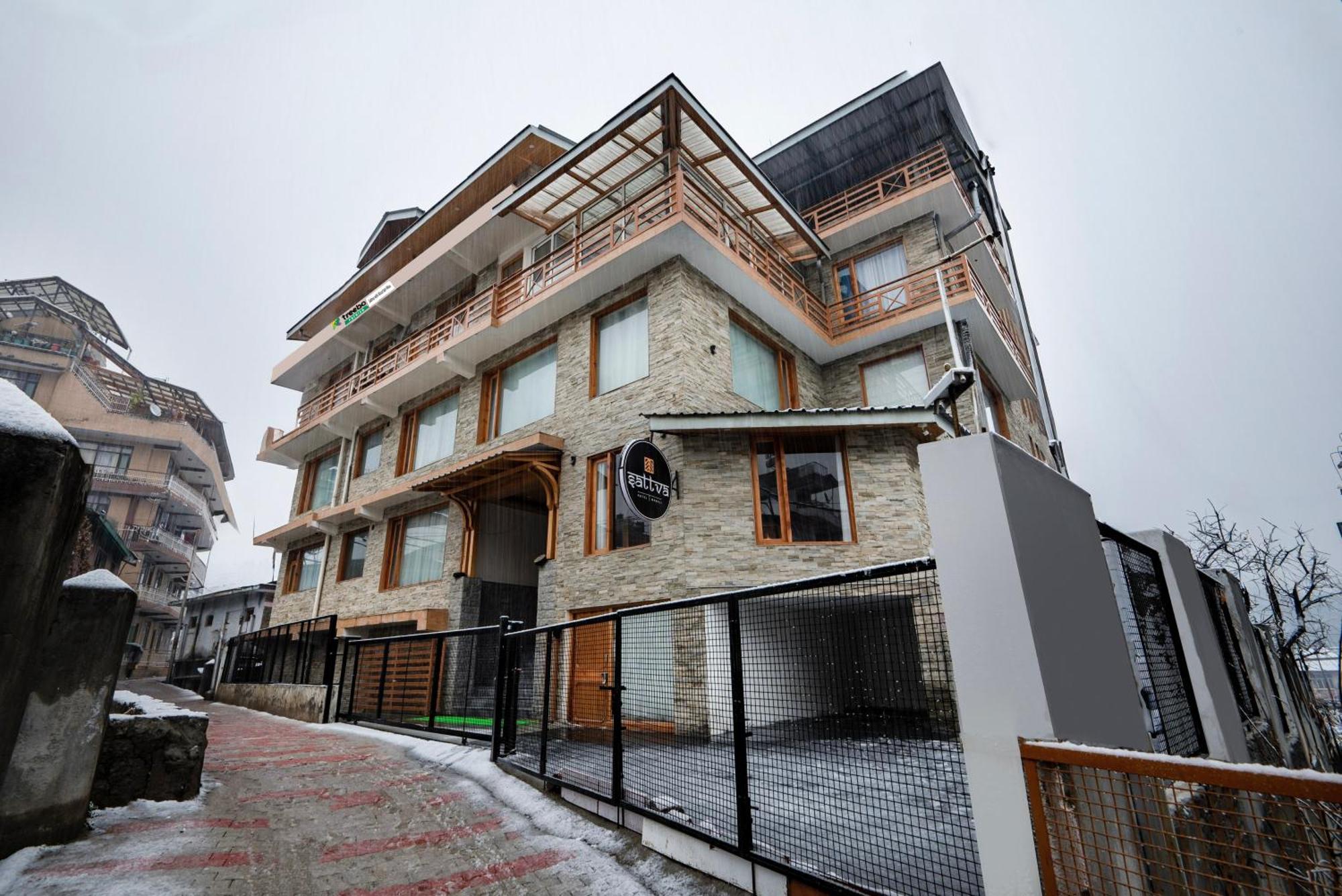Treebo Premium Sattva With Mountain View Hotel Manali  Exterior photo